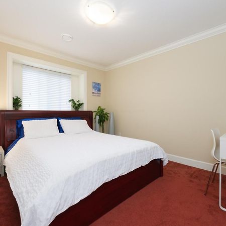 Cambie & 61St Ave Homestay แวนคูเวอร์ ภายนอก รูปภาพ